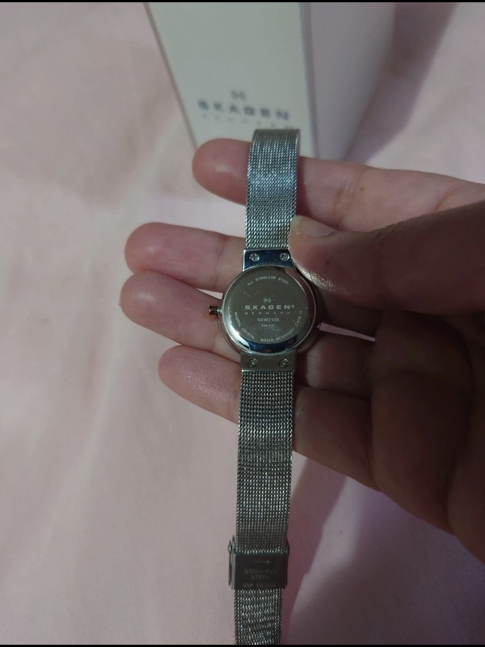 Skagen Women Two-Tone Water Resistant,Mineral Crystal,Stainless Steel,Mesh Watch - Picture 3 of 7